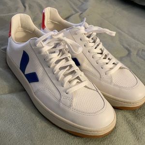 Veja Sneakers - BRAND NEW